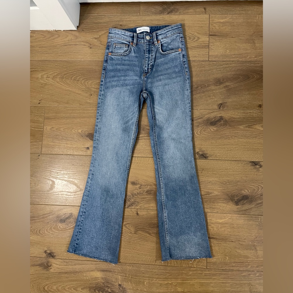 Zara Flare Bootcut Raw Hem Edge Jeans Size 2 Denim